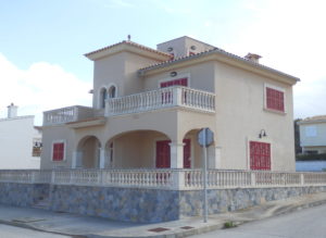 Mallorquinischer Stil, Haus in Urbanisation